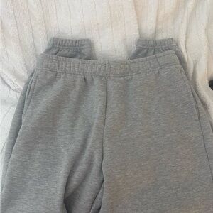 Tilly’s grey women’s sweatpants